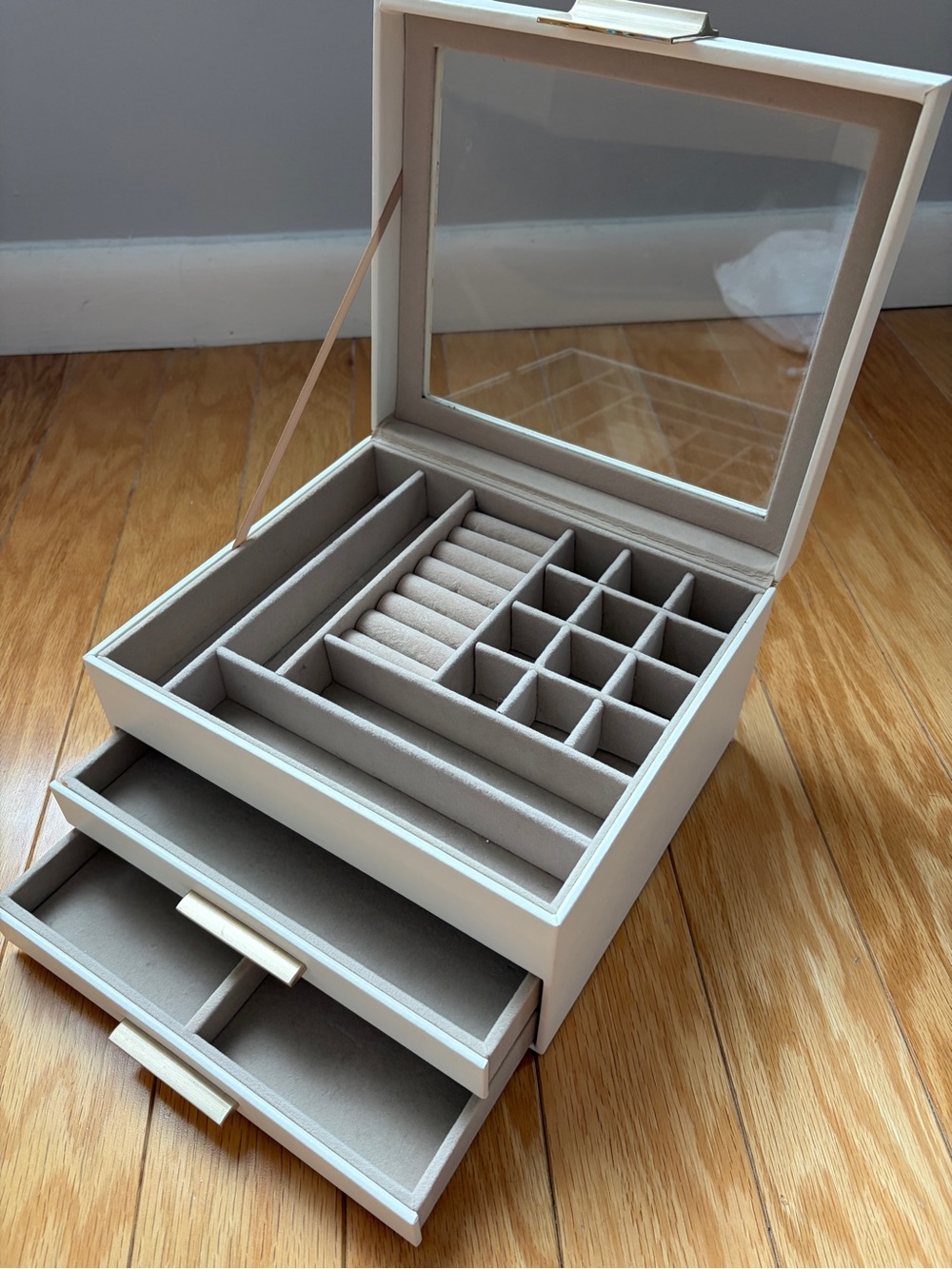 Cream Jewelry Organizer with Multi-Compartment Storage - Picture 4 of 12